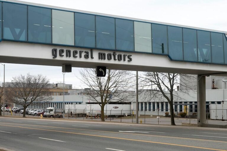 ‘Holding Our Breath’: Canadian Auto Workers Face Crisis as Trump Threatens Higher Tariffs ‘Holding Our Breath’: Canadian Auto Workers Face Crisis as Trump Threatens Higher Tariffs
