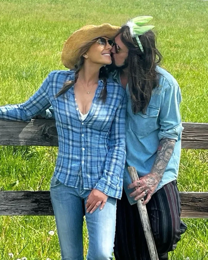 Elizabeth Hurley and Billy Ray Cyrus