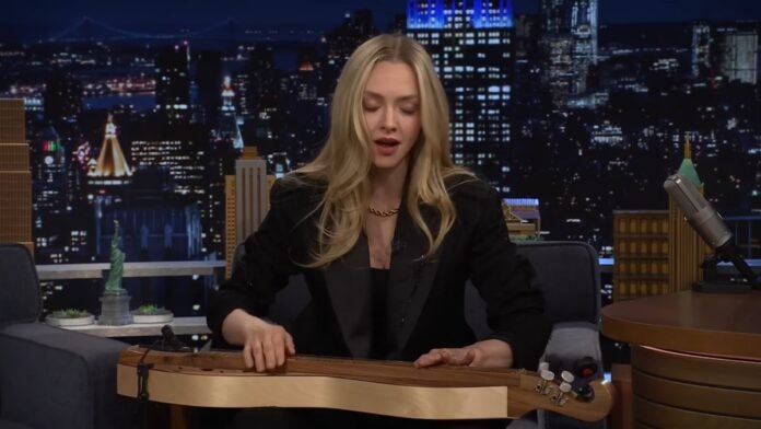 Amanda Seyfried’s Dulcimer Performance Wows Fans